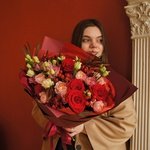 Этиметей: пионовидные розы, альстромерия и бронзовые ветви эвкалипта в Санкт-Петербурге - Фотография 1