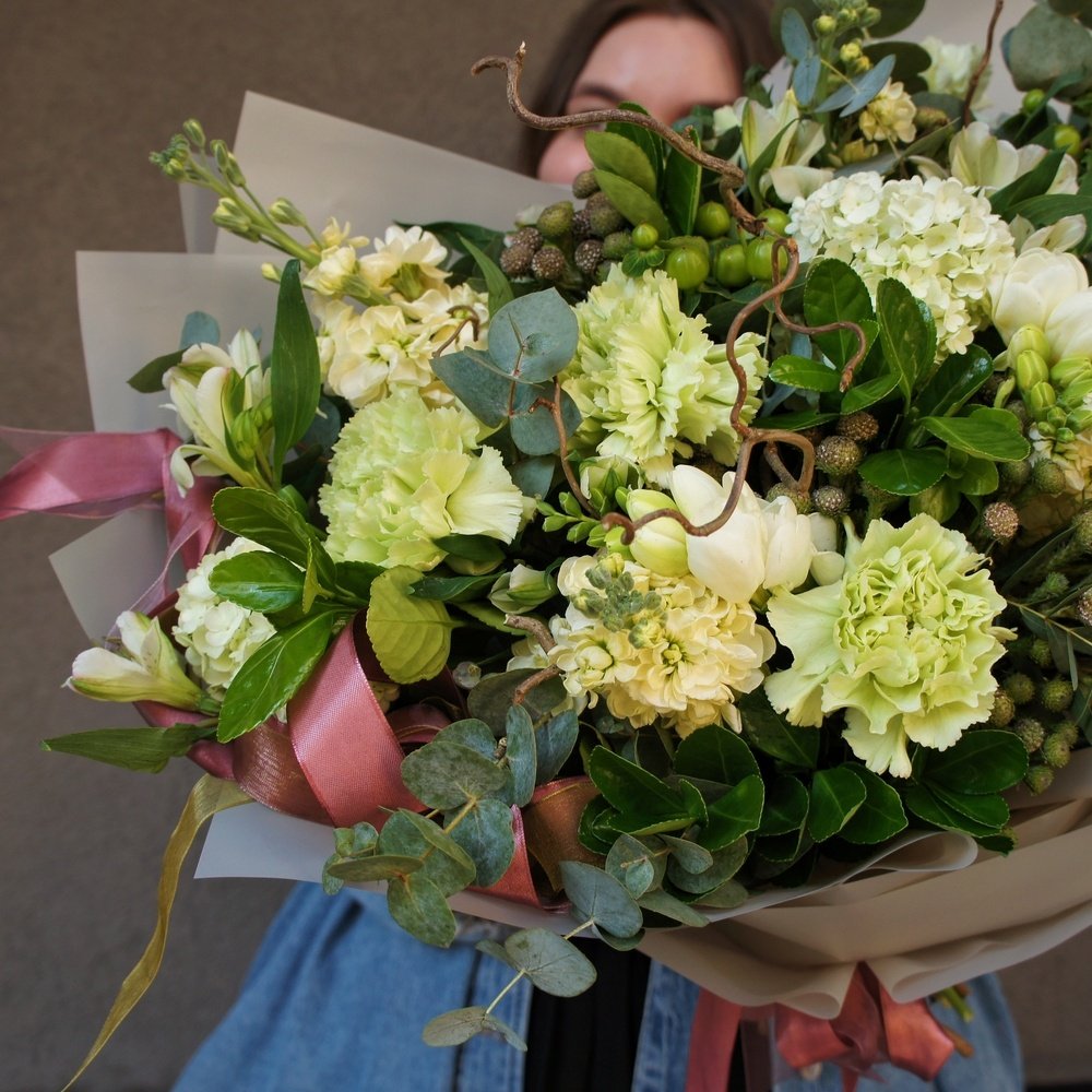 Эйриезская долина: тропический кактус, ветви карелиуса и южноафриканская бруния