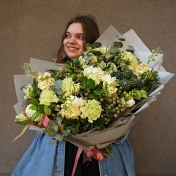 Букет «Эйриезская долина: тропический кактус, ветви карелиуса и южноафриканская бруния» Букет «Эйриезская долина: тропический кактус, ветви карелиуса и южноафриканская бруния»
