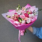 Роса нежности: кружевная эустома, пионовидные розы и фактурная маттиола в Санкт-Петербурге - Фотография 3