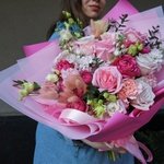 Роса нежности: кружевная эустома, пионовидные розы и фактурная маттиола в Санкт-Петербурге - Фотография 13