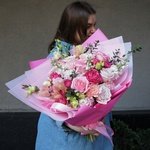 Роса нежности: кружевная эустома, пионовидные розы и фактурная маттиола в Санкт-Петербурге - Фотография 12