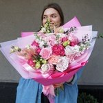 Роса нежности: кружевная эустома, пионовидные розы и фактурная маттиола в Санкт-Петербурге - Фотография 19