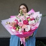 Роса нежности: кружевная эустома, пионовидные розы и фактурная маттиола в Санкт-Петербурге - Фотография 7