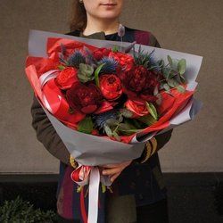 Букет «Гренадин: бордовые пионы и розы Дарк Экспрешн» Букет «Гренадин: бордовые пионы и розы Дарк Экспрешн»