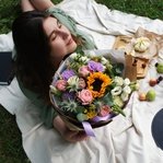 В летнем саду: яркий подсолнух, пионовидные розы, фактурная гвоздика и другие цветы в Санкт-Петербурге - Фотография 9