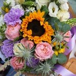 В летнем саду: яркий подсолнух, пионовидные розы, фактурная гвоздика и другие цветы в Санкт-Петербурге - Фотография 2