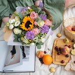 В летнем саду: яркий подсолнух, пионовидные розы, фактурная гвоздика и другие цветы в Санкт-Петербурге - Фотография 12