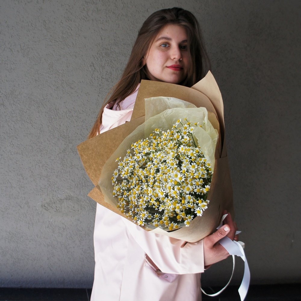 Россыпь лучей: букет полевых ромашек