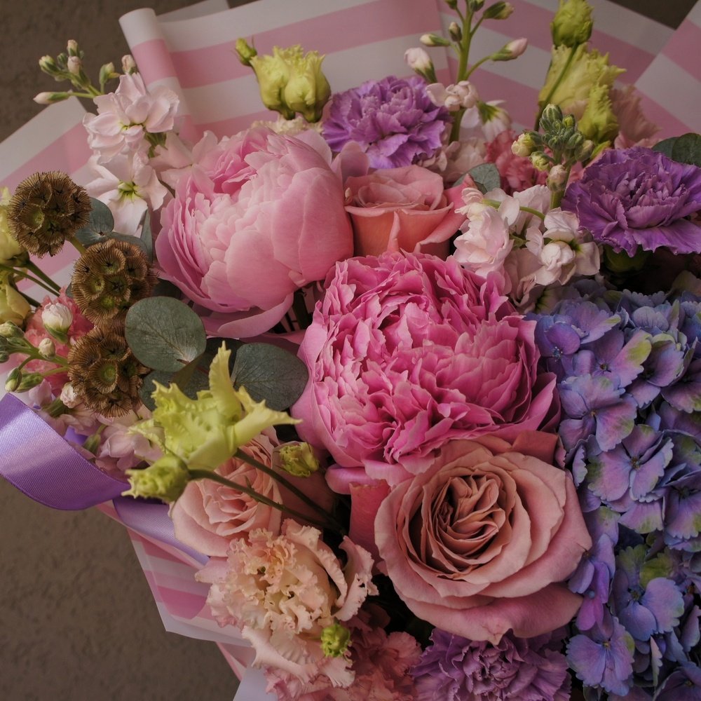 Тающие ледники: густомахровые пионы, гортензия и другие цветы