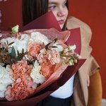 Июльская дымка: фактурная гвоздика, маттиола и ветви эвкалипта в Санкт-Петербурге - Фотография 5