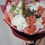 Июльская дымка: фактурная гвоздика, маттиола и ветви эвкалипта в Санкт-Петербурге - Фотография 9