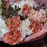 Июльская дымка: фактурная гвоздика, маттиола и ветви эвкалипта в Санкт-Петербурге - Фотография 7