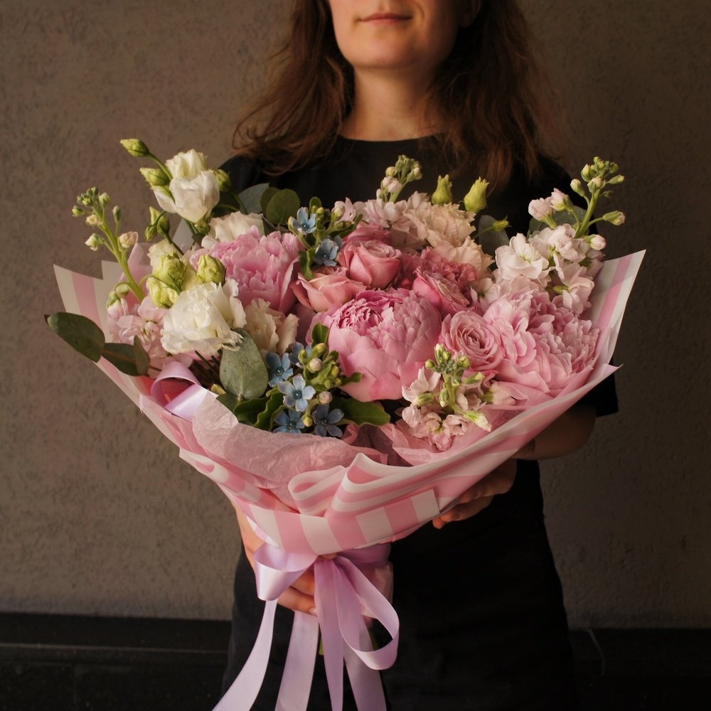 Сахарная вата: ароматные пионы, фактурная маттиола и эустома