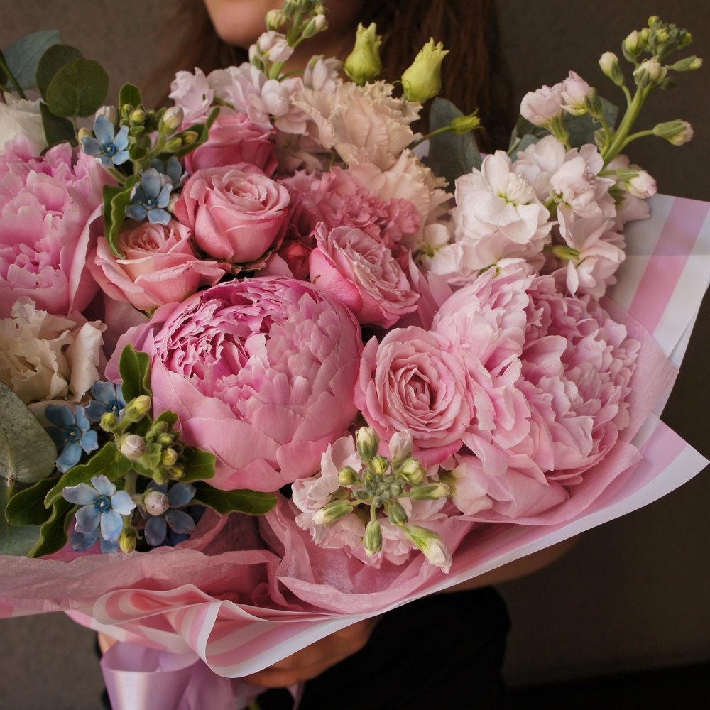 Сахарная вата: ароматные пионы, фактурная маттиола и эустома