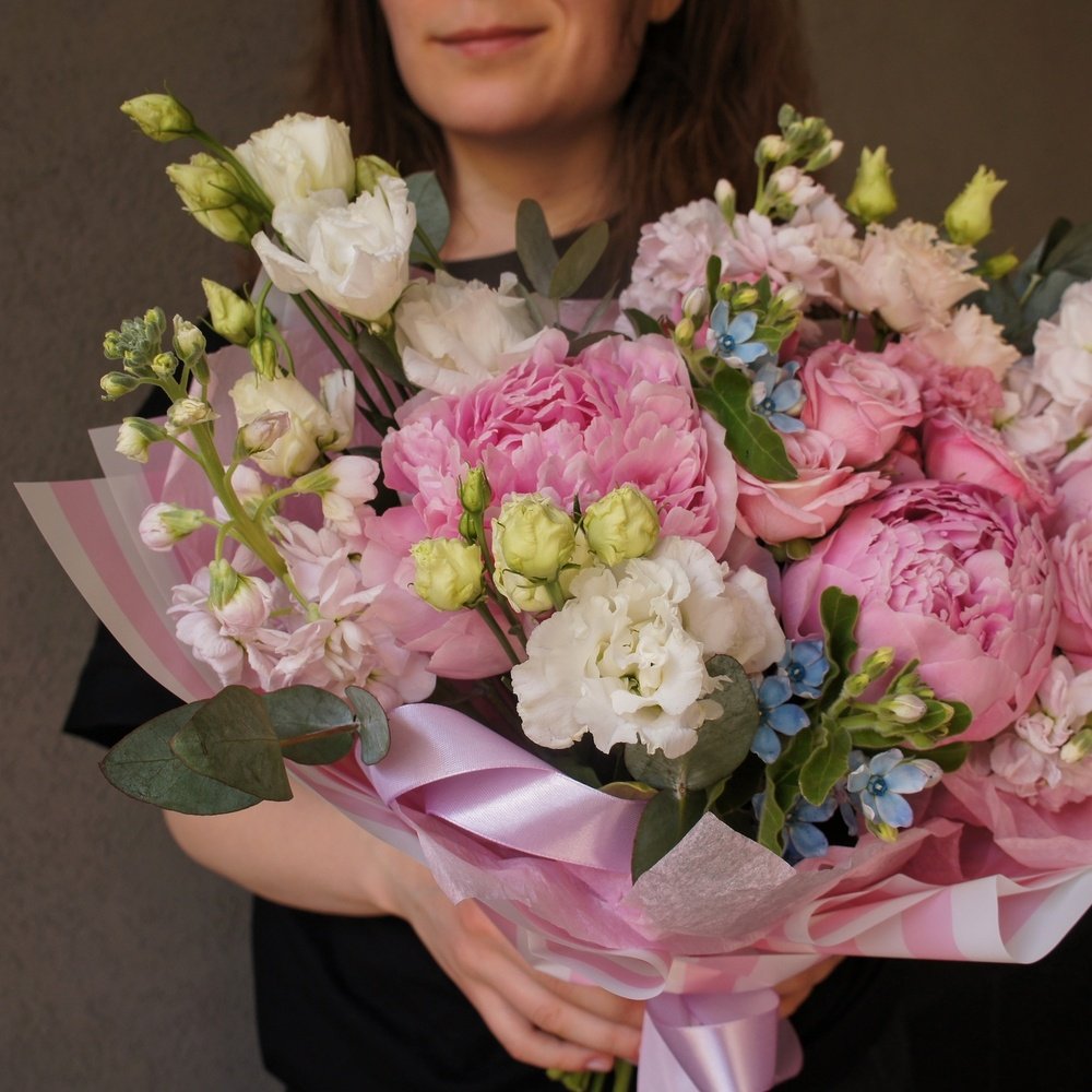 Сахарная вата: ароматные пионы, фактурная маттиола и эустома