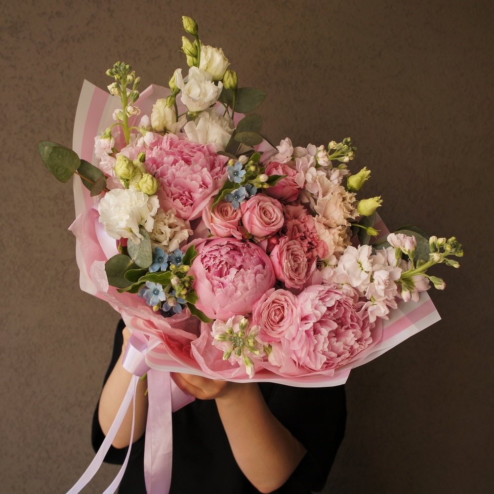 Сахарная вата: ароматные пионы, фактурная маттиола и эустома