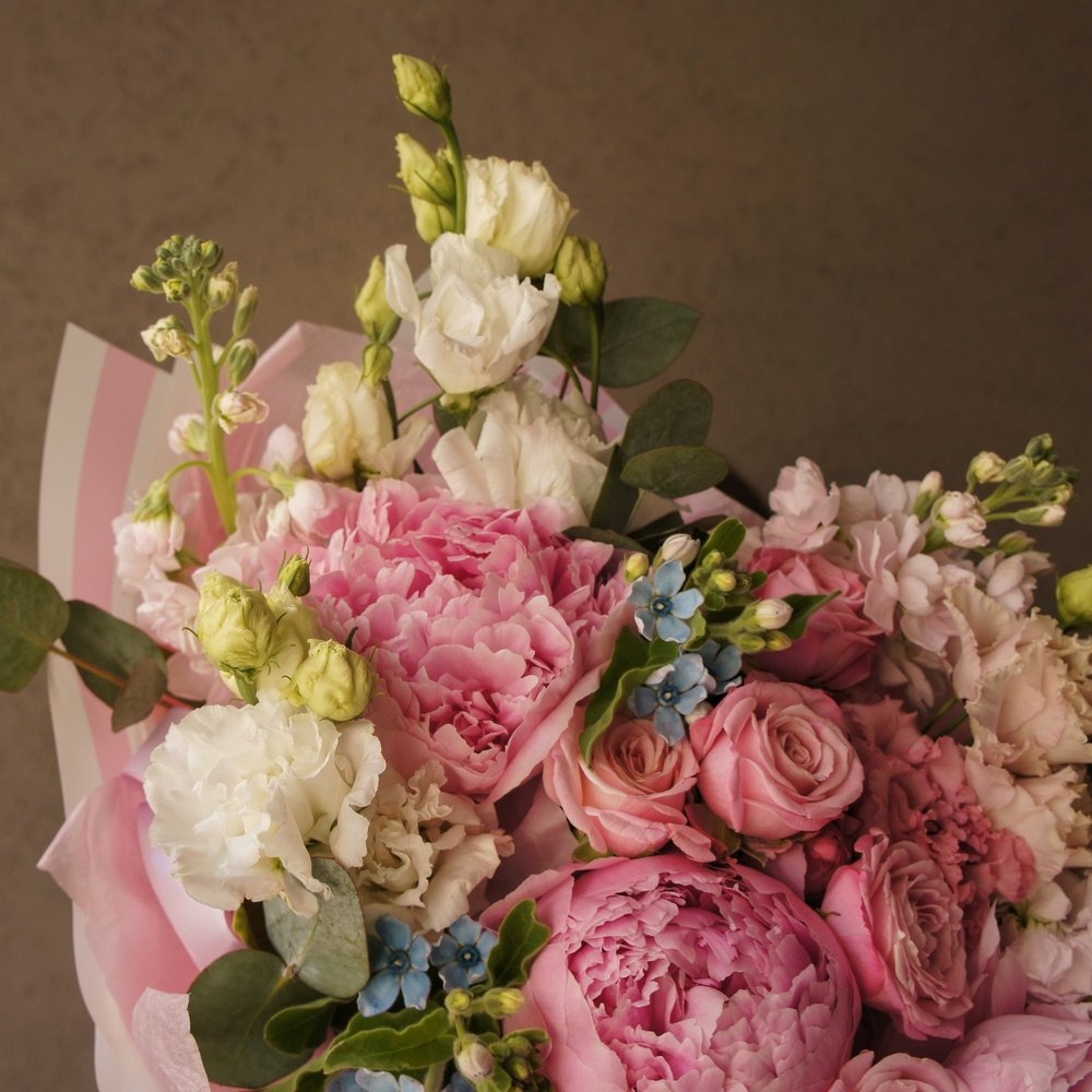 Сахарная вата: ароматные пионы, фактурная маттиола и эустома