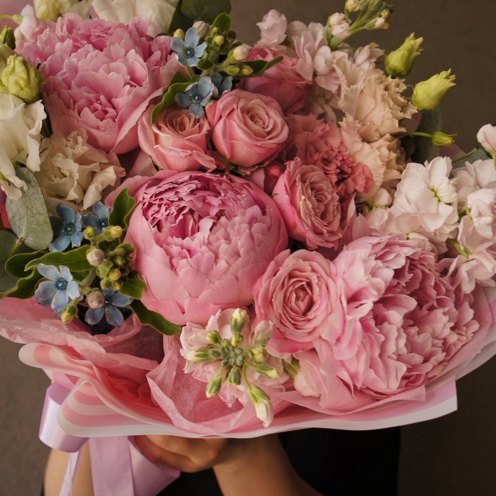 Сахарная вата: ароматные пионы, фактурная маттиола и эустома