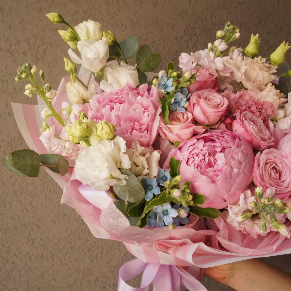 Сахарная вата: ароматные пионы, фактурная маттиола и эустома