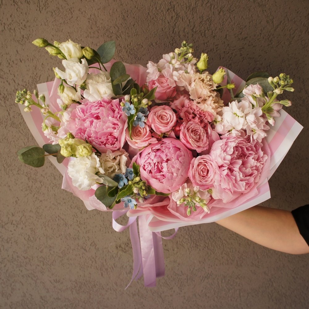 Сахарная вата: ароматные пионы, фактурная маттиола и эустома