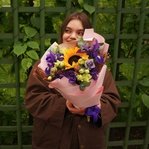 Амаретто: яркий подсолнух, ирисы и кружевная эустома в Санкт-Петербурге - Фотография 6