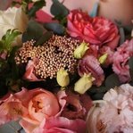 Попурри: пионовидные розы, фактурная гвоздика и другие цветы в Санкт-Петербурге - Фотография 13