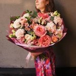 Попурри: пионовидные розы, фактурная гвоздика и другие цветы в Санкт-Петербурге - Фотография 7