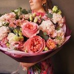 Попурри: пионовидные розы, фактурная гвоздика и другие цветы в Санкт-Петербурге - Фотография 14