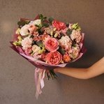 Попурри: пионовидные розы, фактурная гвоздика и другие цветы в Санкт-Петербурге - Фотография 9