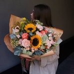 Жаркое лето: подсолнухи, пионовидные розы и другие цветы в Санкт-Петербурге - Фотография 3 Жаркое лето: подсолнухи, пионовидные розы и другие цветы в Санкт-Петербурге - Фотография 3