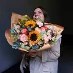 Жаркое лето: подсолнухи, пионовидные розы и другие цветы в Санкт-Петербурге - Фотография 4 Жаркое лето: подсолнухи, пионовидные розы и другие цветы в Санкт-Петербурге - Фотография 4