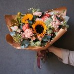 Жаркое лето: подсолнухи, пионовидные розы и другие цветы в Санкт-Петербурге - Фотография 17 Жаркое лето: подсолнухи, пионовидные розы и другие цветы в Санкт-Петербурге - Фотография 17