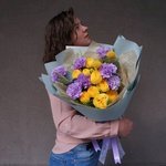 Палящее солнце: пионовидная роза, фактурные гвоздики и яркие текстурные соцветия краспедии в Санкт-Петербурге - Фотография 7