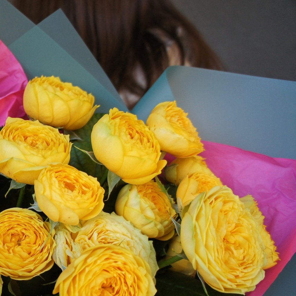 Эффектные пионовидные розы по акции