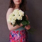 Розы белые недорого: 15 цветков, высота 50 см. Доставка цветов в Санкт-Петербурге круглосуточно - Фотография 1