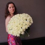 Розы белые недорого: 101 цветок, высота 50 см. Круглосуточно. Доставка в СПб. Цветы в Санкт-Петербурге по акции - Фотография 1