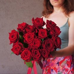 Букет «Красные розы недорого: 15 цветков, высота 50 см» Букет «Красные розы недорого: 15 цветков, высота 50 см»
