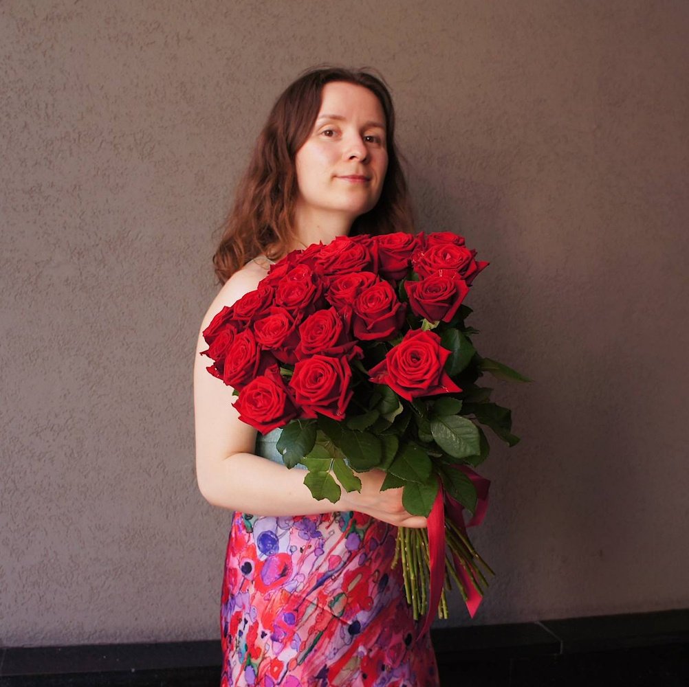 Красные розы недорого: 25 цветков, высота 50 см