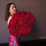 Красные розы недорого: 101 цветок, высота 50 см. Доставка цветов в Санкт-Петербурге круглосуточно. Розы в СПб дешево - Фотография 1