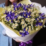Ирисы и ромашки недорого: летний полевой букет. Доставка в Санкт-Петербурге круглосуточно - Фотография 2