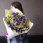 Ирисы и ромашки недорого: летний полевой букет. Доставка в Санкт-Петербурге круглосуточно - Фотография 6