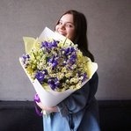 Ирисы и ромашки недорого: летний полевой букет. Доставка в Санкт-Петербурге круглосуточно - Фотография 1