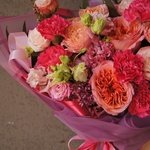 Ягодный сорбет: пионовидные розы, малиновая гвоздика и кружевная эустома в Санкт-Петербурге - Фотография 9