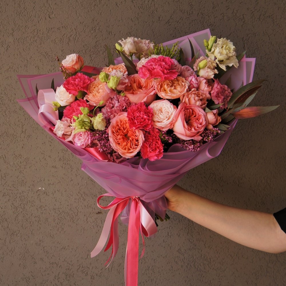 Ягодный сорбет: пионовидные розы с аквабоксом и коробкой-переноской