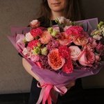 Ягодный сорбет: пионовидные розы, малиновая гвоздика и кружевная эустома в Санкт-Петербурге - Фотография 3