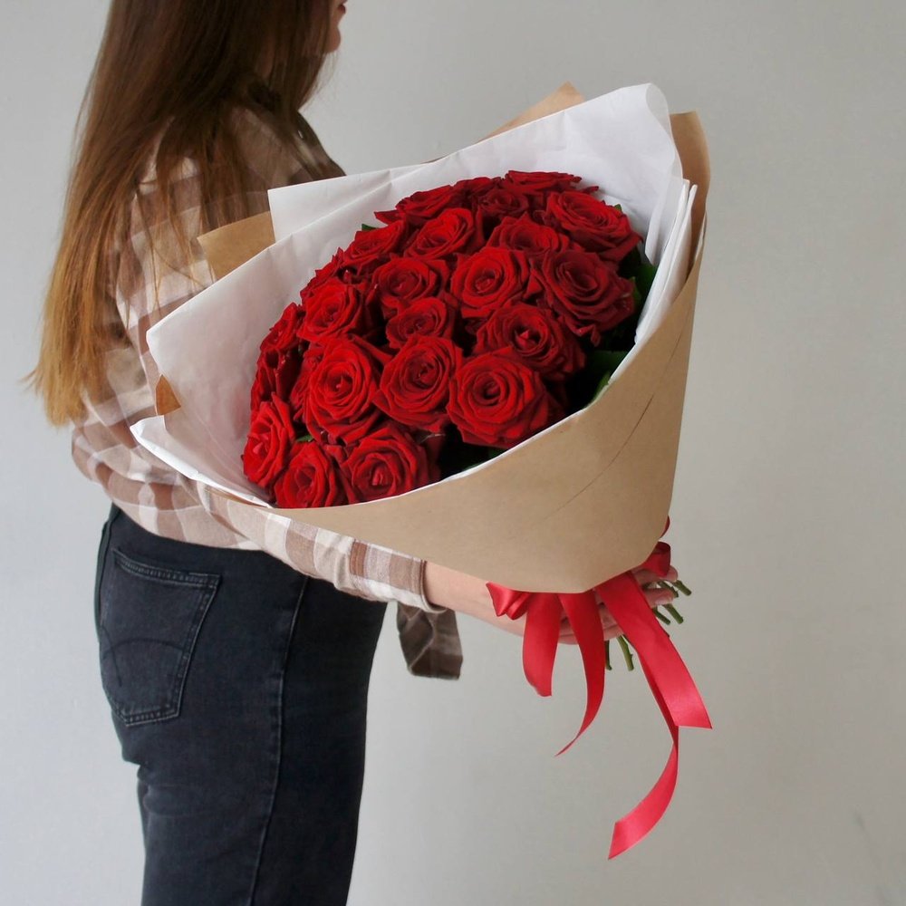 Букет красных роз: 25 цветков с оформлением недорого