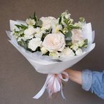 Белоснежное облако: пионовидные розы, ароматная маттиола и другие цветы в Санкт-Петербурге - Фотография 2