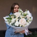 Белоснежное облако: пионовидные розы, ароматная маттиола и другие цветы в Санкт-Петербурге - Фотография 15