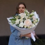 Белоснежное облако: пионовидные розы, ароматная маттиола и другие цветы в Санкт-Петербурге - Фотография 4